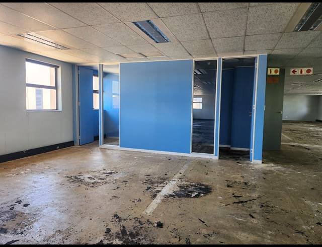 1,380M² OFFICE TO LET IN RANDJESPARK